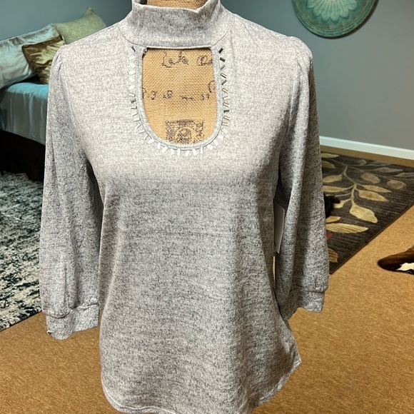 New 89th + Madison Gray Soft Top with Silver Neck Embellishments Size Medium - Picture 3 of 13